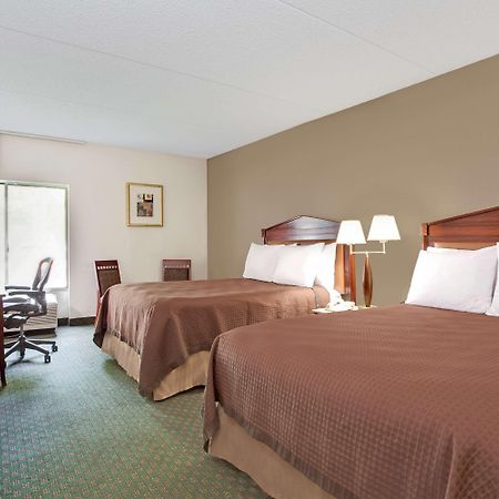 Days Inn By Wyndham Newport News City Center Oyster Point Εξωτερικό φωτογραφία