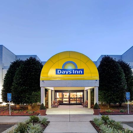 Days Inn By Wyndham Newport News City Center Oyster Point Εξωτερικό φωτογραφία