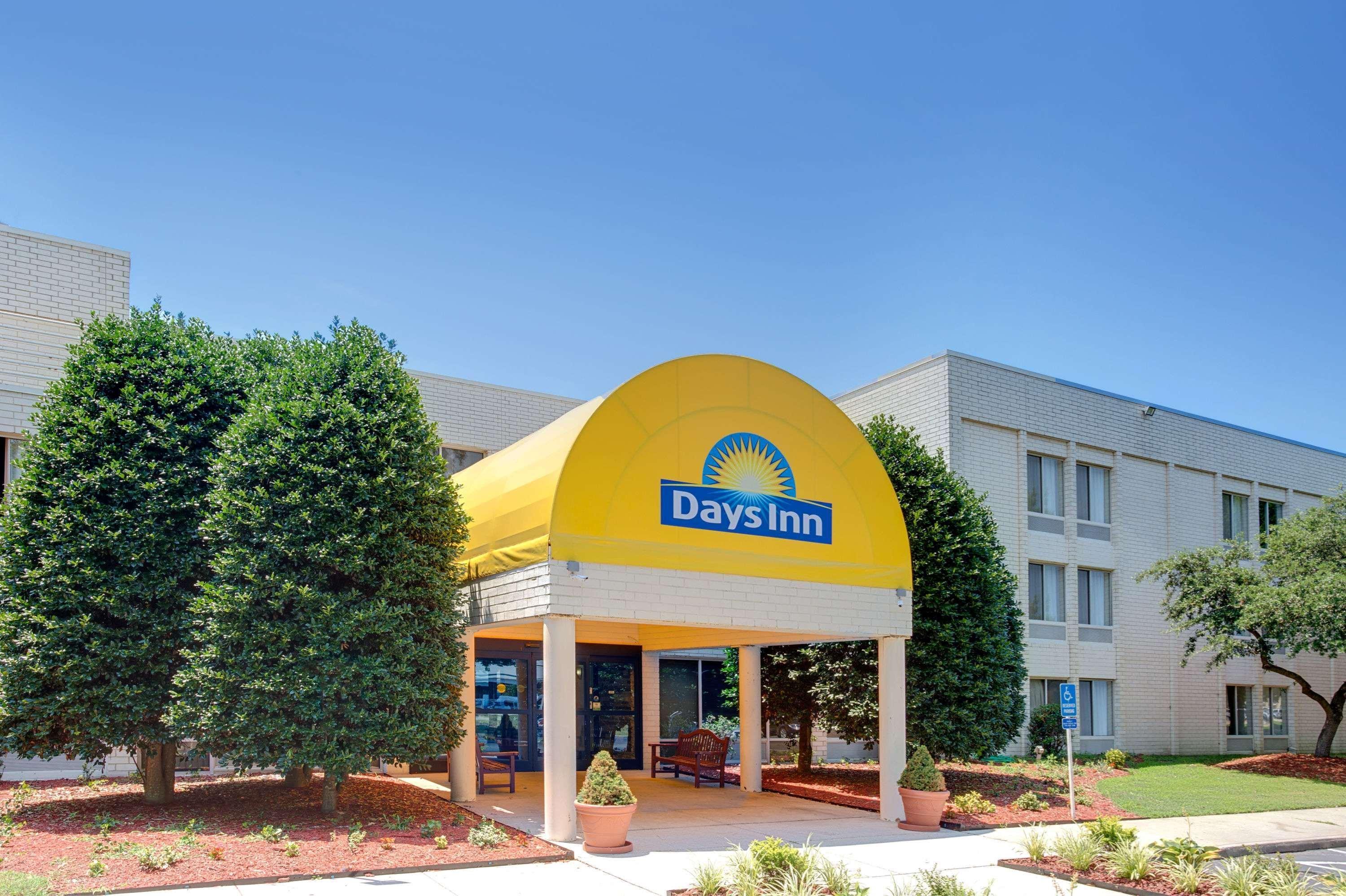 Days Inn By Wyndham Newport News City Center Oyster Point Εξωτερικό φωτογραφία