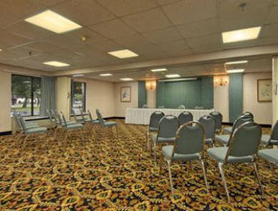 Days Inn By Wyndham Newport News City Center Oyster Point Ανέσεις φωτογραφία